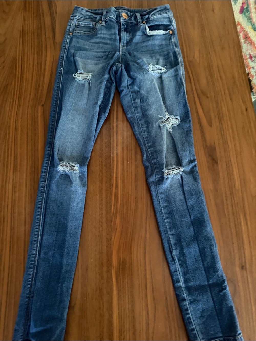 Women's Distressed Skinny Jeans in Blue Wash